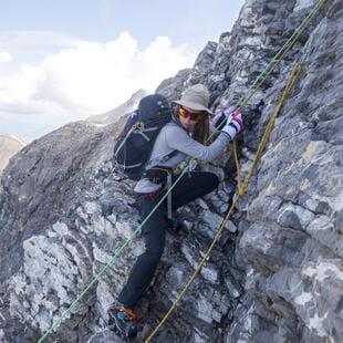 Colegio Menor Samborondón | Colegio particular en Guayaquil - Feature Cards Pattern
