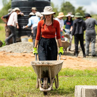 Colegio Menor Samborondón | Colegio particular en Guayaquil - Feature Cards Pattern