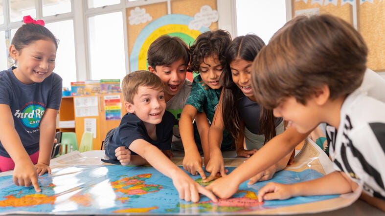 Actividades extracurriculares | Colegio Menor Samborondón - 04 - Feature Cards Pattern - Creativity and Culture