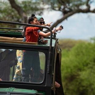 Actividades extracurriculares | Colegio Menor Samborondón - 07 - Feature Cards Pattern - Expeditions