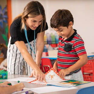 Colegio Menor Samborondón | Colegio particular en Guayaquil - Feature Cards Pattern
