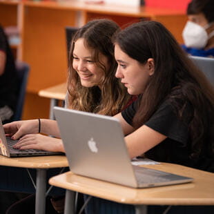 Colegio Menor Samborondón | Colegio particular en Guayaquil - Feature Cards Pattern