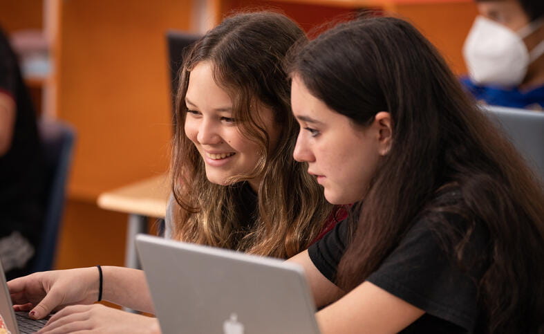 Colegio Menor Samborondón | Colegio particular en Guayaquil - Feature Cards Pattern