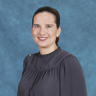 How We Teach | Colegio Menor Quito - Feature Cards Tabs