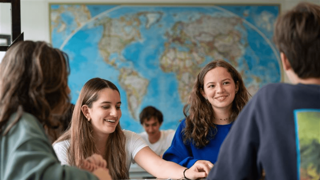 Academic Excellence | Colegio Menor Quito - Level 2 Page Header With Key Facts